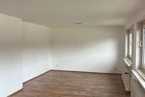 Große modernisierte 2-Zimmer-Dachgeschosswohnung in zentraler Lage – Kaelberanger 13, 38226 Lebenstedt, Salzgitter – Vorschaubild 2