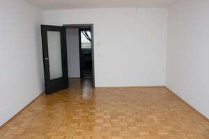 Wohnung mit Balkon und grünem Innenhof – Einbauküche möglich – Further Straße 28, 9113 Schloßchemnitz, Chemnitz – Vorschaubild 9