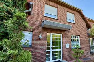 Gepflegtes Reihenmittelhaus mit beheizbarem Keller / Garten und Garage in der Alpheide! – Die vollständige Adresse der Immobilie erhältst du vom Anbieter., 31582 Nienburg (Weser) – Vorschaubild 1