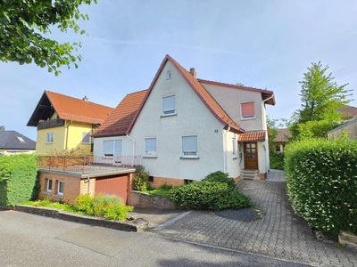 Charmantes Wohnhaus mit pflegeleichtem Garten im beliebten Creidlitz!