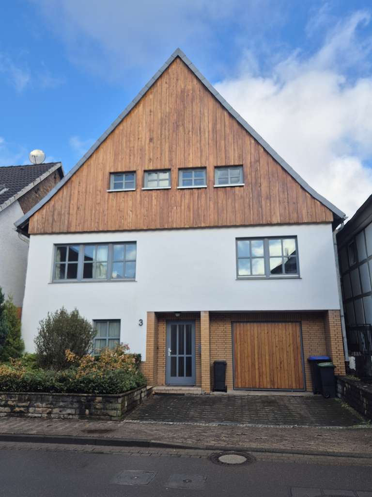 Immobilie in Bad Münder am Deister - Zweifamilienhaus mit Garage in zentraler Lage von Bad Münder am Deister - Bild 0