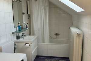 RESERVIERT_renovierte 2,5-Raum-DG-Wohnung, Oberhausen AUG -nicht möbliert – Schönbachstrasse 12, 86154 Augsburg – Vorschaubild 2