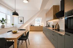 Vermietete Dachgeschosswohnung mit Loggia in denkmalgeschütztem Altbau in Leipzig – Die vollständige Adresse der Immobilie erhältst du vom Anbieter., 4129 Eutritzsch, Leipzig – Vorschaubild 2