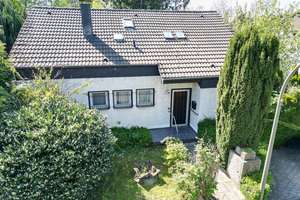 Dein Projekt. Dein Zuhause. Dein Freiraum.
Einfamilienhaus in Dortmund-Brackel! – Die vollständige Adresse der Immobilie erhältst du vom Anbieter., 44309 Brackel (Ortsteil), Dortmund – Vorschaubild 2