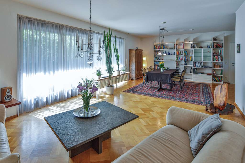 Immobilie in Aichach - Ein Haus mit Substanz, Weite und außergewöhnlichen Perspektiven - Bild 3