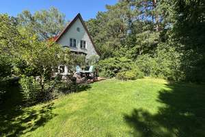 IHR NEUES ZUHAUSE IN NIKOLASSEE auf idyllischem Sonnengrundstück mit Garten, Terrasse, Garage &Sauna – Die vollständige Adresse der Immobilie erhältst du vom Anbieter., 14129 Nikolassee, Berlin – Vorschaubild 2