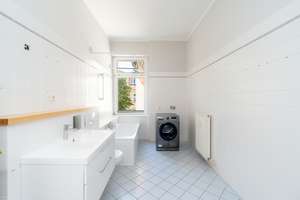 Altbau-Juwel am Comeniusplatz: jetzt indoor-Drohnenflug mit überraschender Raumaufteilung ansehen – Die vollständige Adresse der Immobilie erhältst du vom Anbieter., 10243 Friedrichshain, Berlin – Vorschaubild 14