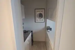 Neu renovierte und möblierte Wohnung mit Dachterrasse – Amalienstraße 49, 80799 München – Vorschaubild 7