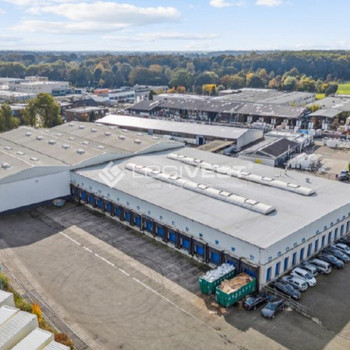 Logistikanlage mit 36 Rampen direkt an der A61