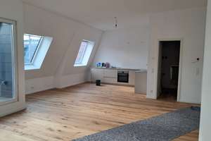 helle Dachgeschosswohnung mit tollem Schnitt,