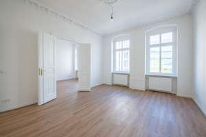 Bezugsfrei: Erstbezug nach kompletter Sanierung I Balkon I Parkett I Tageslicht-Badezimmer – Schlesische Str. 16, 10997 Kreuzberg, Berlin – Vorschaubild 2
