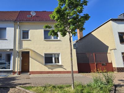 Kleines Stadthaus mit großem Potenzial – Reihenendhaus in Aken (Elbe)