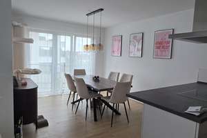 3,5-Zi.-Wohnung mit  Einbauküche, Balkon und Garage zu vermieten
