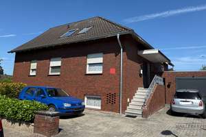 Provisionsfrei: Selbst wohnen und zusätzlich vermieten. Großes 2-Familienhaus in Varel. – Die vollständige Adresse der Immobilie erhältst du vom Anbieter., 26316 Varel – Vorschaubild 1