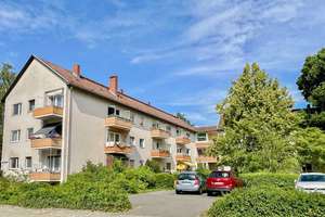 Bezugsfrei: Wohnung mit Loggia und Gemeinschaftsparkplatz in Berlin-Zehlendorf