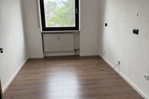 Zentral und ruhig gelegene 3 Zimmer Wohnung 2 Balkone – Falkenstraße 38, 91056 Heiligenloh, Erlangen – Vorschaubild 10