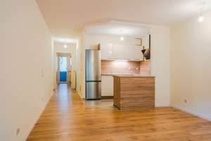 Modern sanierte 2-RW* 1.OG* EBK* zwei Balkone* Bad mit Wanne* Aufzug* TG-SP* barrierefrei* zentral* – Schandauer Straße 23d, 1309 Striesen-West, Dresden – Vorschaubild 4