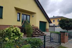 Lichtdurchflutetes großzügiges Haus mit Kamin, Sauna und eigenem Garten zur Miete – Friedrich-Ebert-Straße/ Ecke Adolf-Hoffmann-Straße 32, 15370 Märkisch-Oderland (Kreis) – Vorschaubild 2