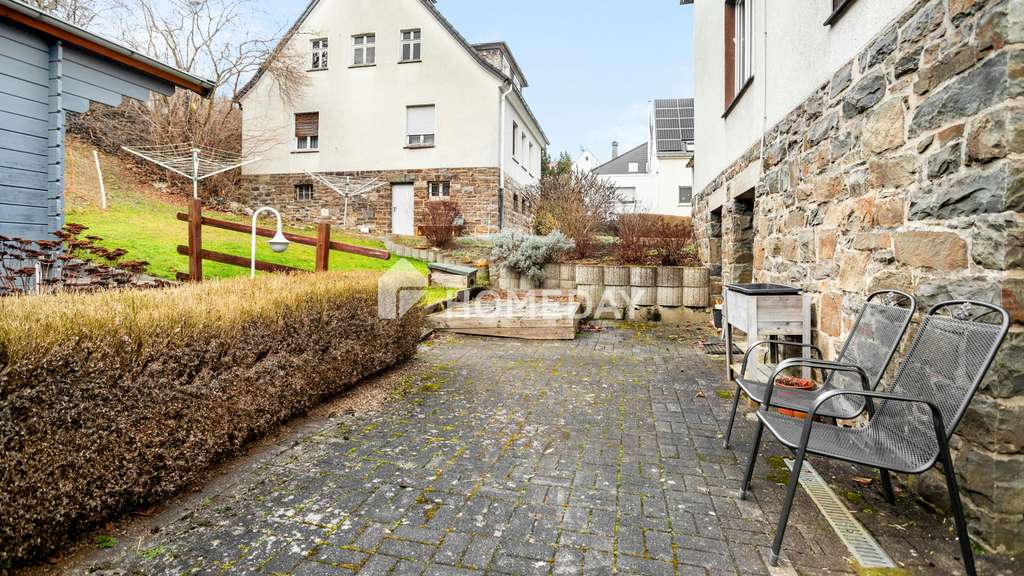 Immobilie in Meschede - Zweifamilienhaus mit sonnigem Garten auf ca. 940 m² Grundstück - Bild 4