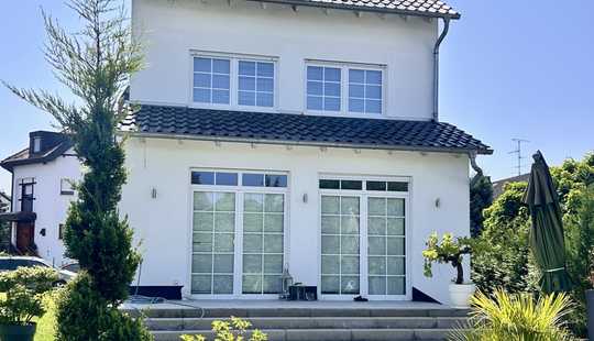 Bild von Familienidyll mit Mehrwert: Freistehendes Einfamilienhaus MIT EINLIEGERWOHNUNG in bevorzugter Lage