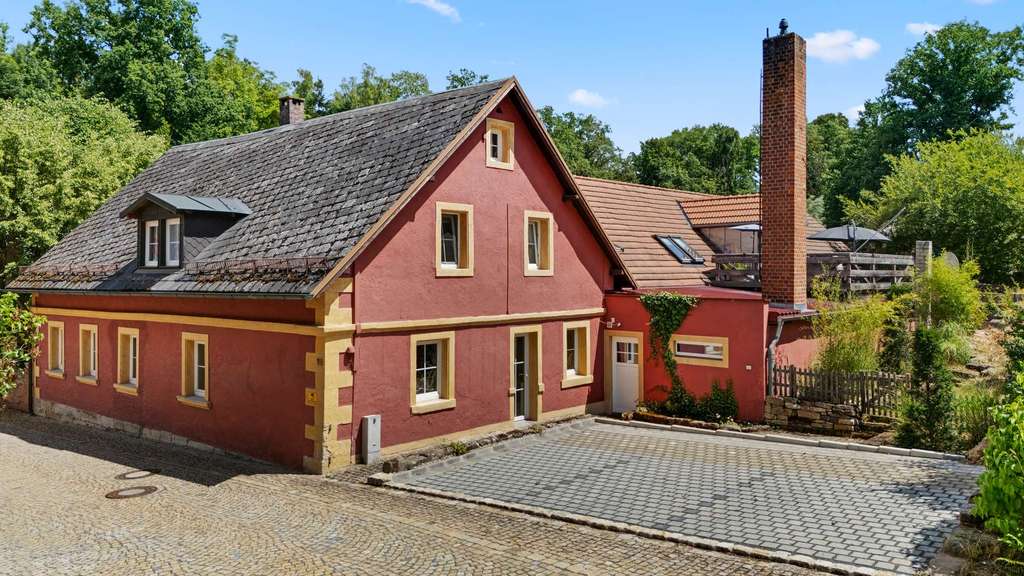 Immobilie in Weidenberg - Bauernhaus mit Traumgrundstück! Gepflegtes Wohn- und Gewerbeanwesen mit großen Nebengebäuden - Bild 1