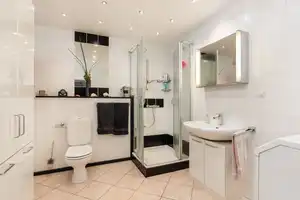 KÖLN-WEIDEN * Topp gepflegter Atrium-Bungalow mit versetzten Ebenen * Garage * 2 Bäder – Köln – Vorschaubild 22