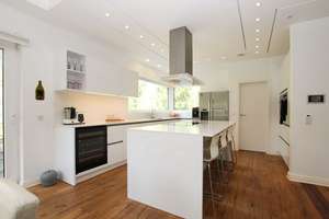 Hochwertige Architektenvilla mit stilvollem Design in privater Lage von Braunschweig! – Die vollständige Adresse der Immobilie erhältst du vom Anbieter., 38108 Wabe-Schunter-Beberbach, Braunschweig – Vorschaubild 2