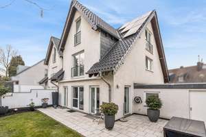 Einfamilienhaus-Traum auf vier Ebenen mit PV-Anlage und Garage im Gurkenland von Düsseldorf-Eller – 40229 Eller, Düsseldorf – Vorschaubild 11