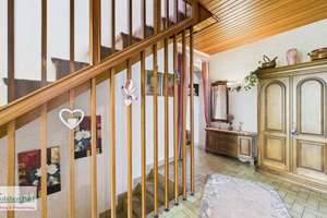 ZWEIFAMILIENHAUS MIT GARAGEN UND GARTEN BEI ORSCHOLZ – Die vollständige Adresse der Immobilie erhältst du vom Anbieter., 66693 Mettlach – Vorschaubild 2