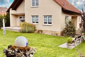 PROVISIONSFREI + PREISREDUZIERUNG
Einfamilienhaus mit Werkstatt + Atelier in bester Lage in Welden – Die vollständige Adresse der Immobilie erhältst du vom Anbieter., 86465 Welden – Vorschaubild 1