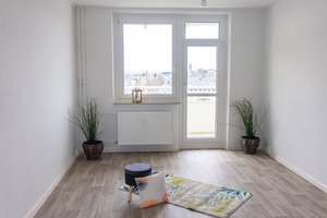 3-Raum-Wohnung - Balkon - Aufzug – Augsburger Str. 7, 9126 Bernsdorf, Chemnitz – Vorschaubild 1