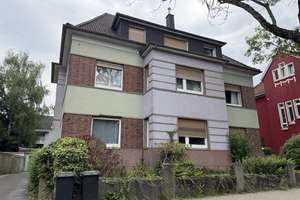 Freistehendes 3-Familienwohnhaus mit 3 Garagen und Garten - teilbar nach WEG