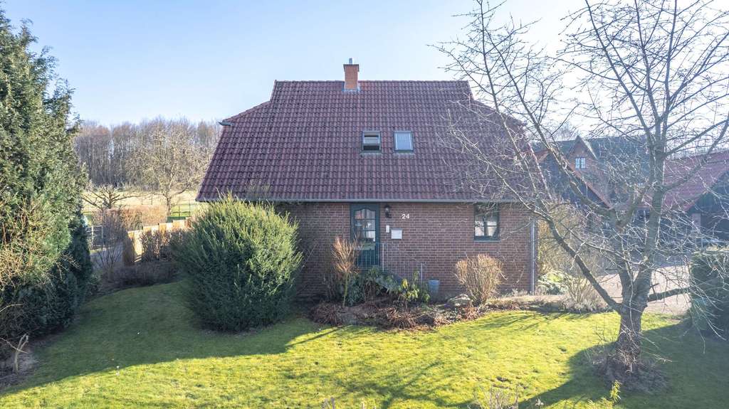 Immobilie in Nienstädt - Familientraum mit Gartenidylle – gepflegtes Einfamilienhaus mit Kamin, Terrasse und Doppelgarage - Bild 1
