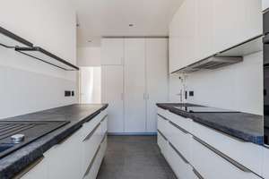 Sonnenbalkon trifft Kudamm-Blick - Hochwertig modernisierte 4 Zimmerwohnung ! – Sybelstraße 56, 10629 Charlottenburg, Berlin – Vorschaubild 21