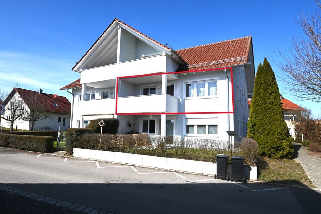 Immobilie in Wolpertswende - Sonnige Drei-Zimmer-Wohnung mit Balkon und zwei Stellplätzen - Bild 0