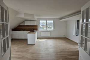 Helle 2,5-Zimmer Wohnung mit Balkon, neuer Küche und Einbauschränken in Leopoldshöhe