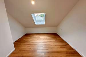Erstklassiges Investment: Vermietete 3,5-Zimmer-DG-Wohnung mit Aussichtsbalkon & KfW 40 – Die vollständige Adresse der Immobilie erhältst du vom Anbieter., 78112 Sankt Georgen im Schwarzwald – Vorschaubild 7