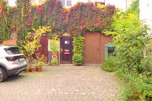 Frankfurt-Seckbach: 3-Familienhaus Whfl. 172 m² + ruhiges Hofhaus mit Flair - Möglichkeit zum Ausbau – Frankfurt am Main – Vorschaubild 3