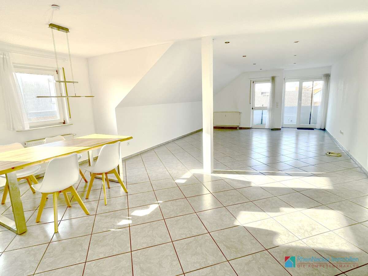 Immobilie in Neulußheim - Moderne und großzügige  Dachgeschosswohnung mit Balkon, beheiztem Hobbyraum, Stellplatz & Garage - Bild 11