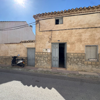 Haus mit Grundstück 🏡 Gelegenheit in El Convento – neben den Gymnasien
