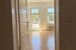 Bezugsfrei & frisch renoviert – charmante 2-Zimmer-Altbauwohnung mit Süd-Loggia im Leopoldkiez – Oudenarder Straße 12, 13347 Wedding, Berlin – Vorschaubild 2