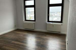 Helle 2-Zimmer mit EBK, neuem Laminat und Dusche in zentraler Lage! – Hainstraße 83, 9130 Sonnenberg, Chemnitz – Vorschaubild 2