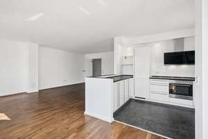 Stilvoll gestaltete, lichtdurchflutete Drei-Zimmer-Wohnung mit idyllischem Blick ins Grüne – Die vollständige Adresse der Immobilie erhältst du vom Anbieter., 60388 Bergen-Enkheim, Frankfurt am Main – Vorschaubild 1