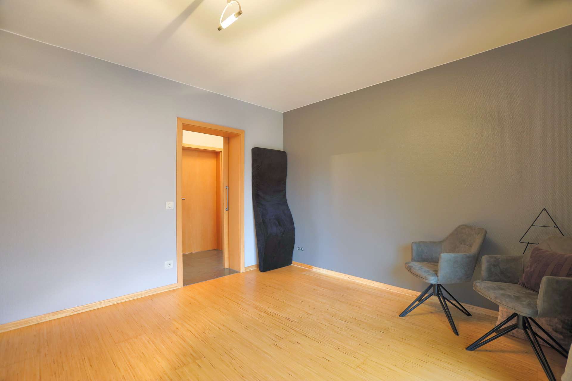 Immobilie in Hammersbach - Stilvoller Bungalow mit separater ELW, Doppelgarage & großem Grundstück - Bild 19