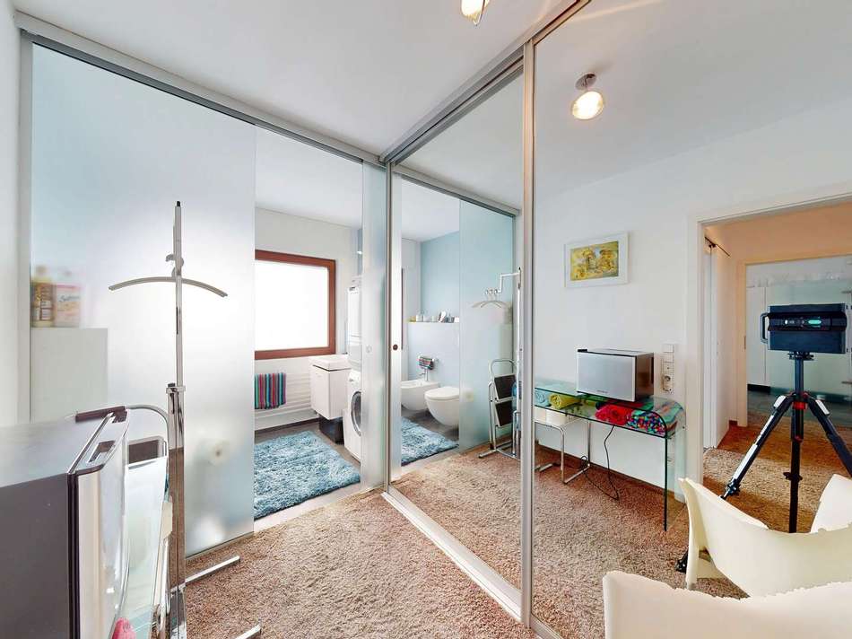 Ankleide zu Badezimmer 2
