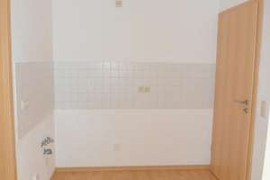 Kleine, hübsche 2-Zimmer-Wohnung mit offener Küche, Laminatboden und Bad mit Dusche – Döbelner Straße 39, 1683 Nossen – Vorschaubild 8