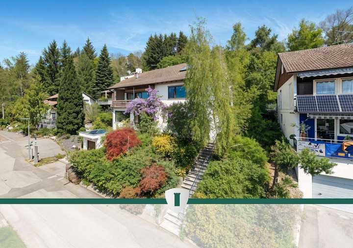 Wohnen am Waldrand: Bezugsfreies 1–2-Familienhaus in ruhiger Lage mit Fernblick bis zum Bodensee