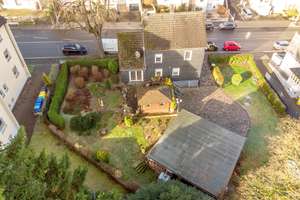 FREISTEHENDES 1-FAMILIENHAUS  PLUS SEPARATEN APARTMENT, DOPPELCARPORT, GRUNDSTÜCK 823m² IN SOLINGEN – Die vollständige Adresse der Immobilie erhältst du vom Anbieter., 42659 Solingen-Mitte, Solingen – Vorschaubild 1
