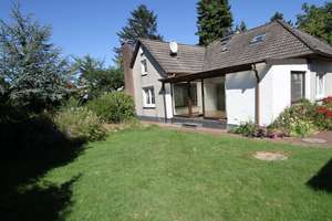 Charmanter Bungalow  in ruhiger Lage von Ammersbek - Siedlung Daheim- – Die vollständige Adresse der Immobilie erhältst du vom Anbieter., 22949 Ammersbek – Vorschaubild 2