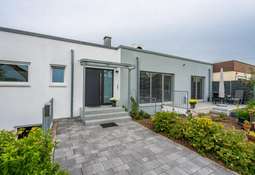 Eingang und Süd-West-Terrasse